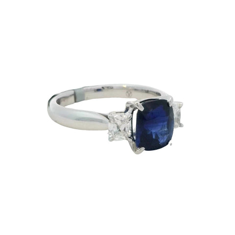 Sapphire and Diamonds Ring in White Gold