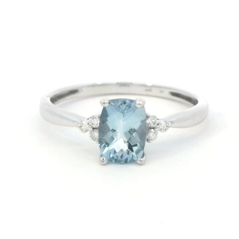 Aquarmarine Ring in White Gold