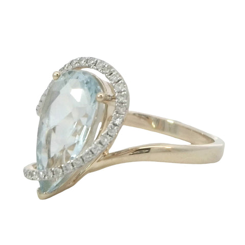 Aquamarine and Diamonds Ring in Yellow Gold