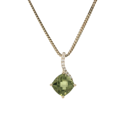 Peridot and Diamonds Pendant in Yellow Gold