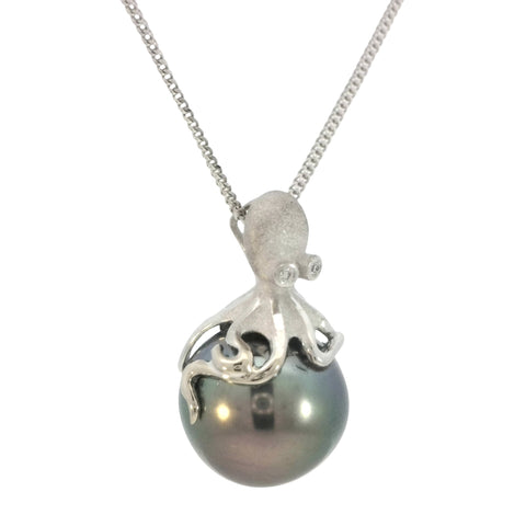 Octopus Pendant with Pearl in White Gold