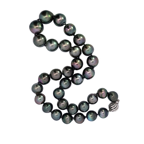 33 Tahitian Pearls Strand