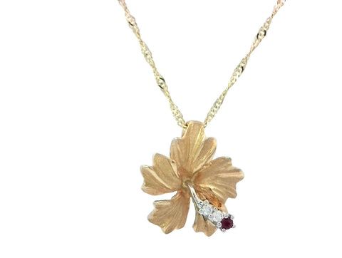 Hibiscus Pendant in Yellow Gold