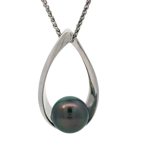 Tahitian Pearl Pendant in Sterling Silver