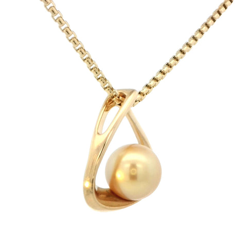 Golden South Sea Pearl Pendant in Yellow Gold