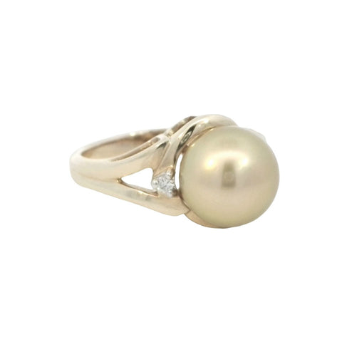 Golden South Sea Pearl and Diamonds Ring in Yellow Gold