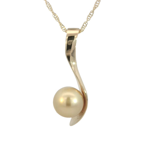 Golden South Sea Pearl Pendant in Yellow Gold