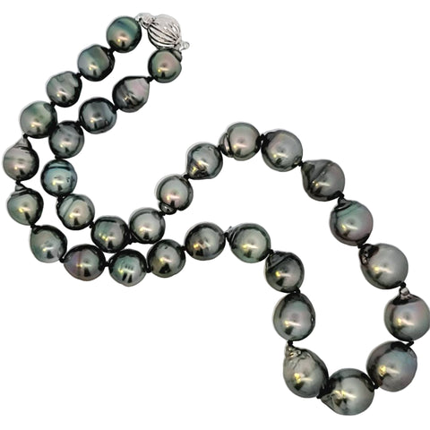 33 Pearl Cultured Tahitian Pearll Strand