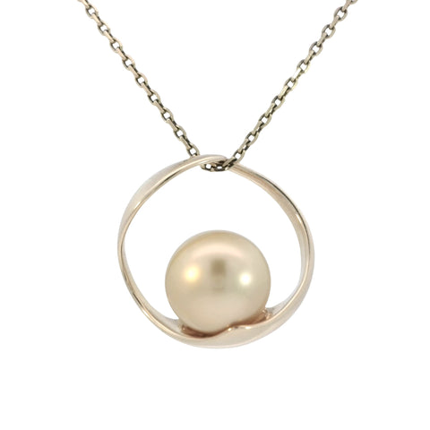 Golden South Sea Pendant in Yellow Gold