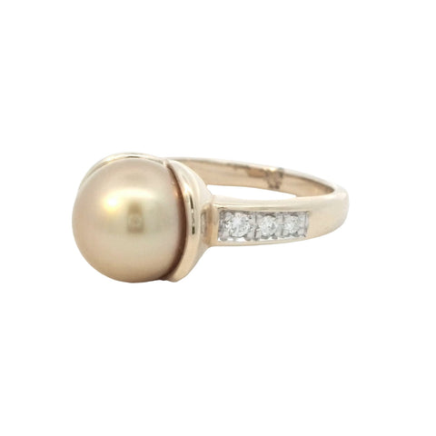 Golden South Sea Pearl and Diamonds Ring in Yellow Gold